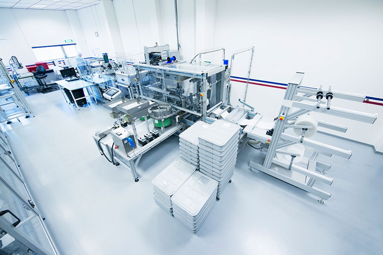 Overview of a cleanroom.